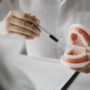 cuidados postoperatorios de una cirugía dental