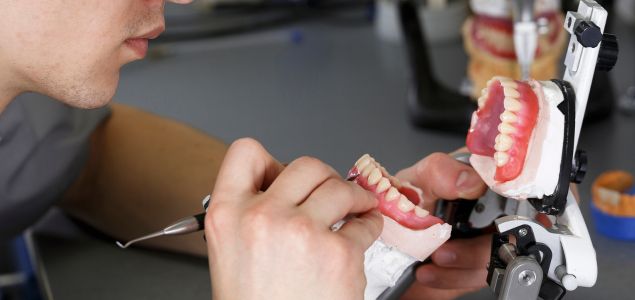 realización de prótesis dentales