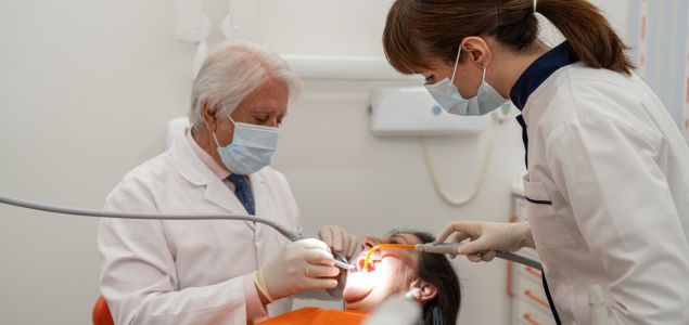 limpieza dental en clínica Ramón Abril